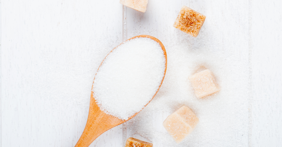 folhas de ouro num bombom de chocolate